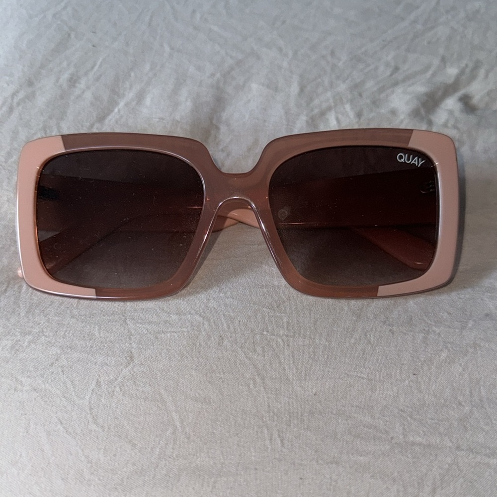 Quay pink total vibe sunglasses